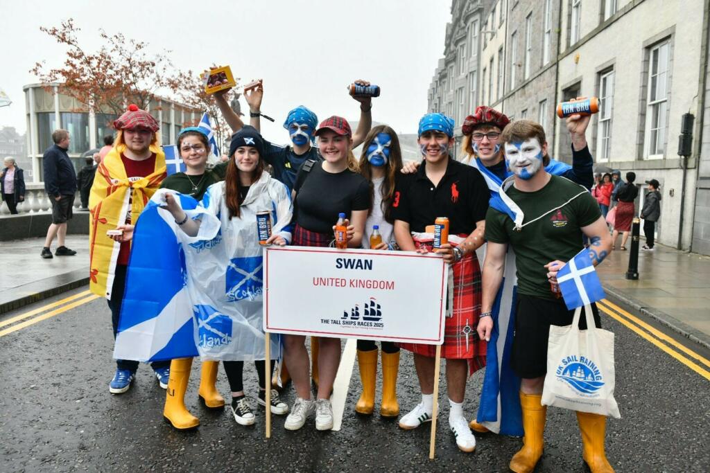 Crew parade Dod 2