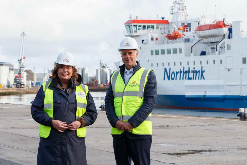 Po A CEO Bob Sanguinetti with Transport Minister Fiona Hyslop 1